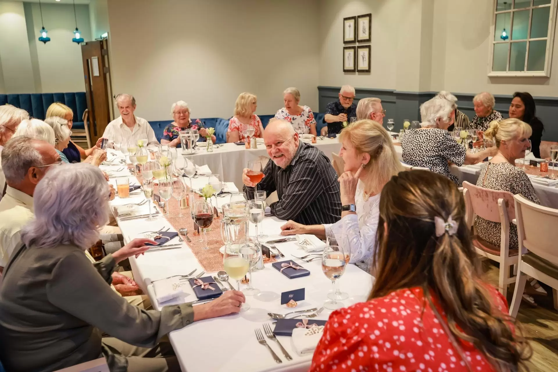 Live singer performs for Poole homeowners at summer supper club party